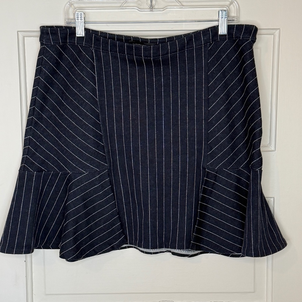 Banana Republic Pinstriped Mini Skirt. Size 14